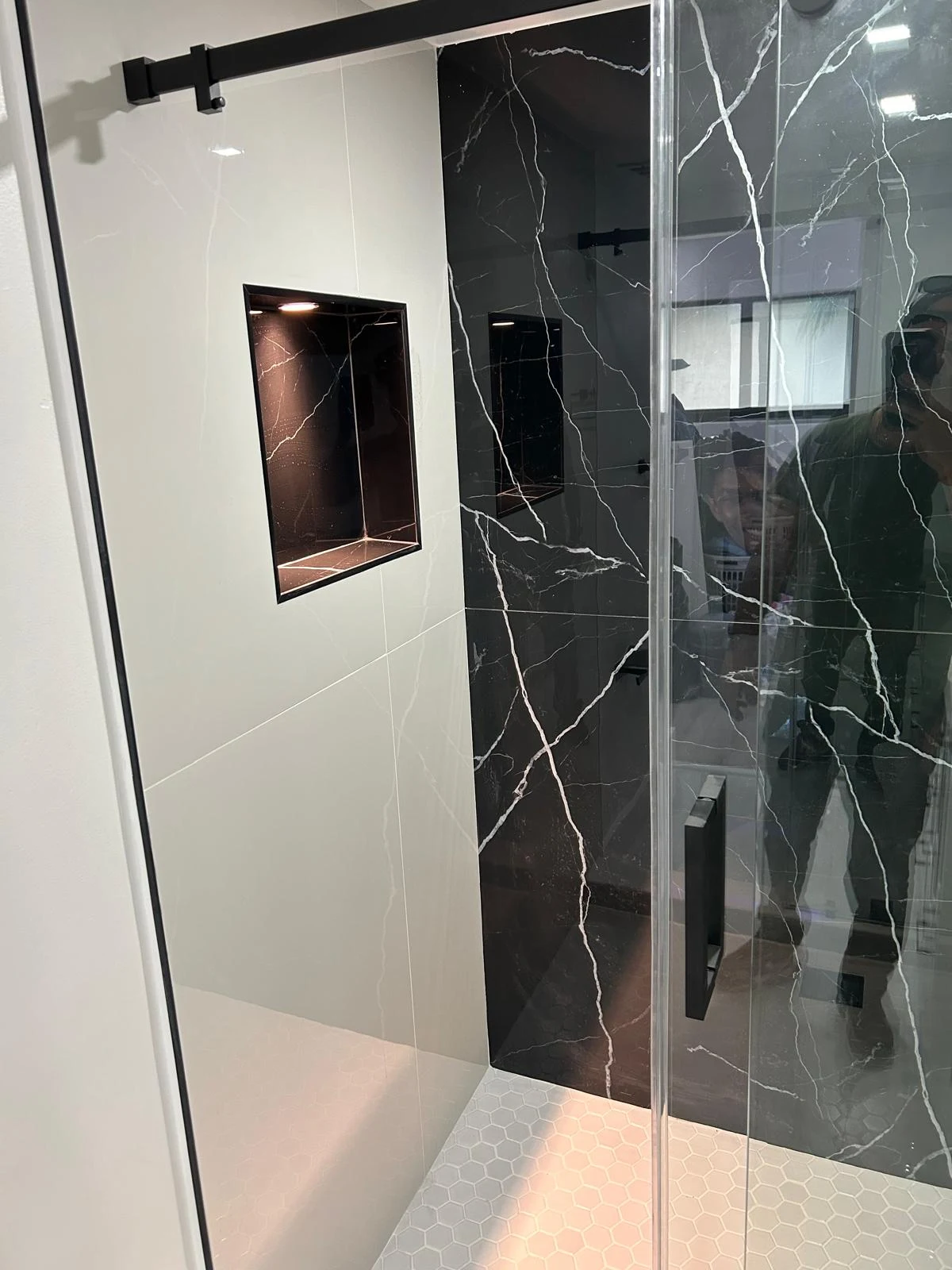 A striking shower in Sunrise · Project detail · Sunrise · 2