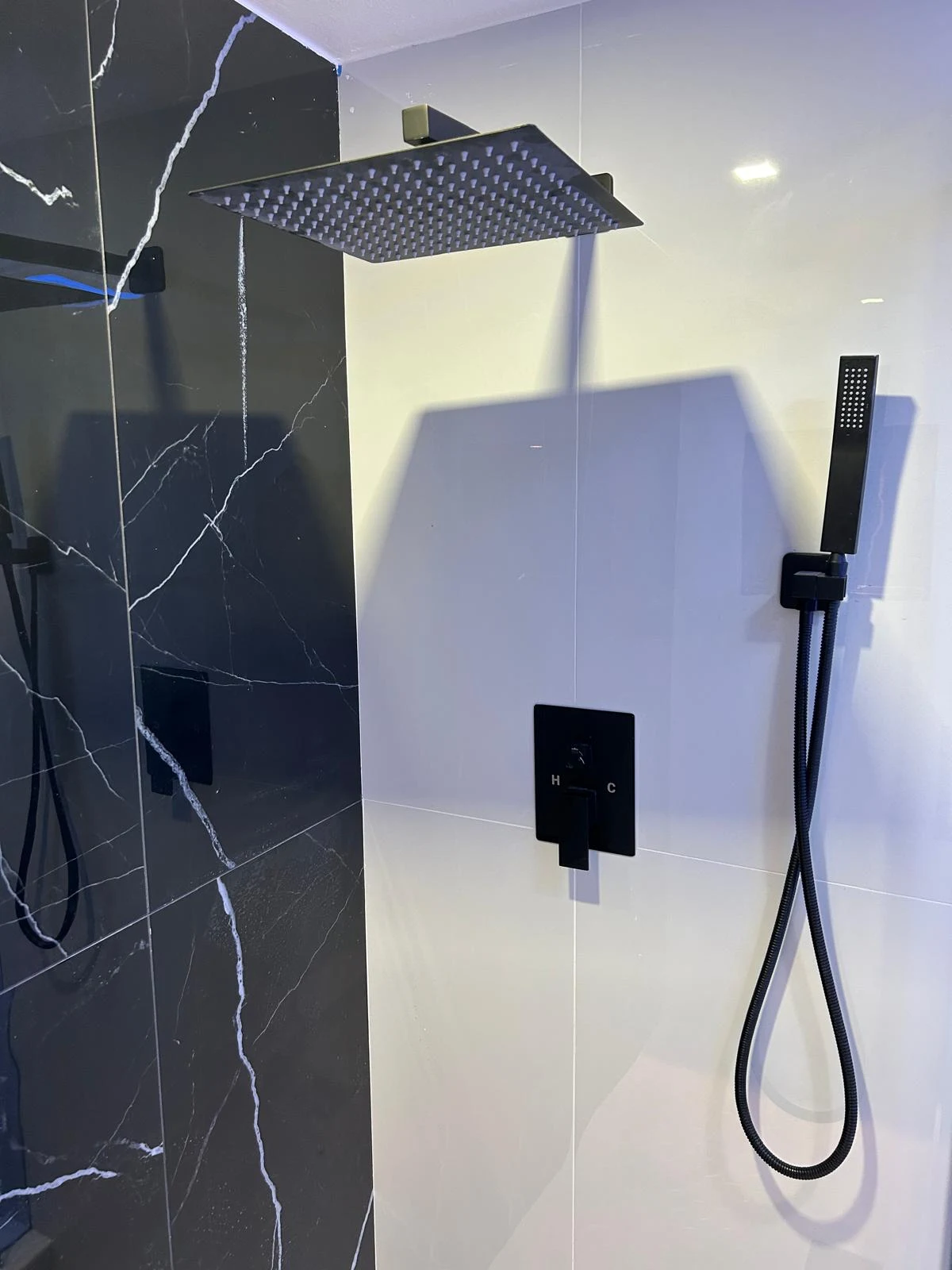 A striking shower in Sunrise · Project detail · Sunrise · 3