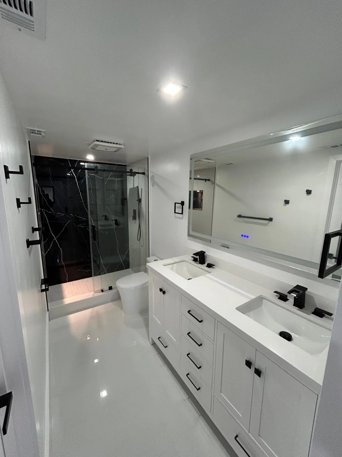 A striking shower in Sunrise · Sunrise